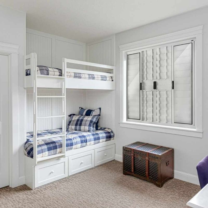Veneziana-6-Folhas-com-Grade-Aluminio-Branco-120x150cm