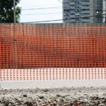 Tela-Tapume-Polietileno-Extrusada-Vermelho-12x50m-Roma