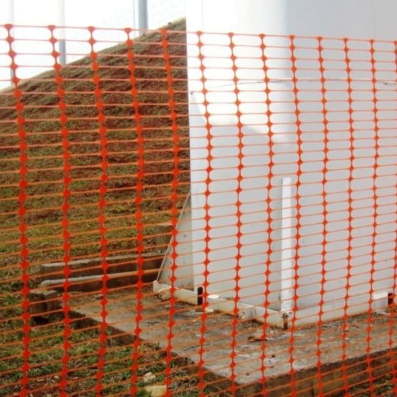 Tela-Tapume-Polietileno-Extrusada-Vermelho-12x50m-Roma