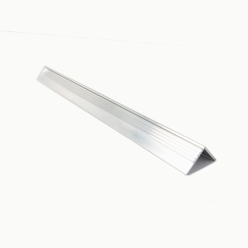 Cantoneira-Frisada-para-Degrau-de-Escada-22mm-3m-Aluminio