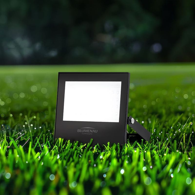 Refletor-de-Led-Aluminio-IP66-50W-3900-Lumens-Bivolt-Luz-Branca