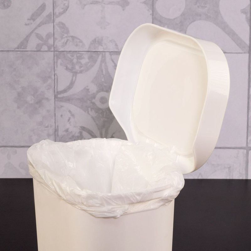Lixeira-Compacta-B3-25L-Branca-com-Tampa-Plasutil