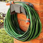 Mangueira-para-Jardim-Flexivel-com-Engate-e-Suporte-20m-Tramontina