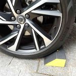 Limitador-em-EVA-Trava-Rodas-para-Vagas-35cm-Preto-e-Amarelo