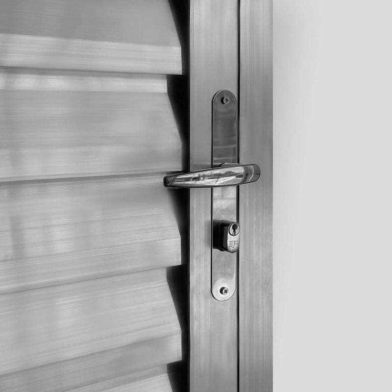 Porta Palheta Alumínio Brilhante Direito 210x60cm