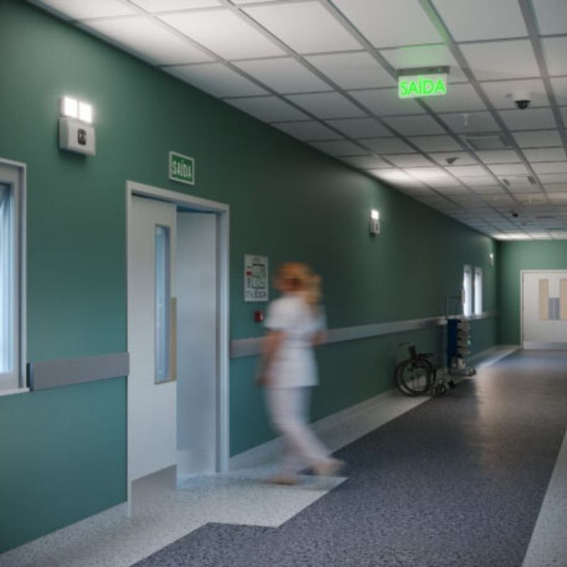 Lâmpada de Emergência LED Pera 9W Luz Branca 800 lúmens