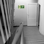 Placa Escada Sobe Direita 30x15cm em PVC Fotoluminescente