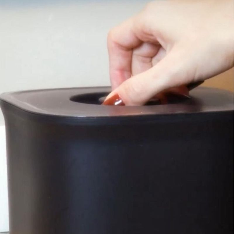 Lixeira Quadrada 4L Preta com Tampa Daplast