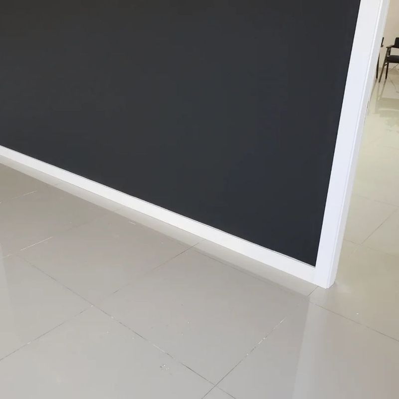 Rodapé Poliestireno P.U Branco Frisado 12x1,5x240cm