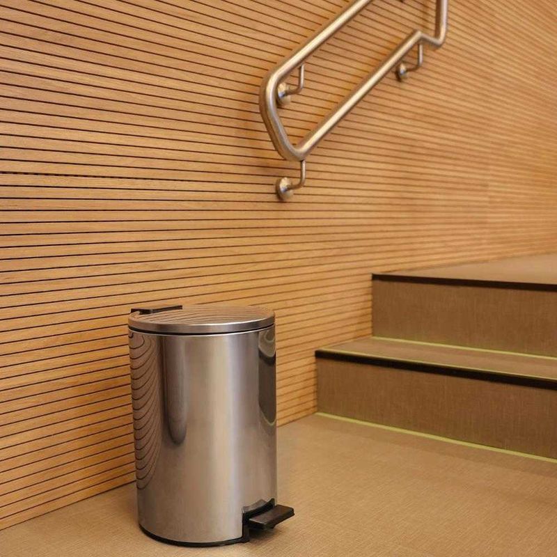 Lixeira Loop Redonda com Pedal 12L Cromada com Tampa Tramontina