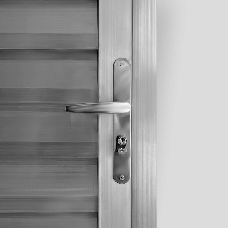 Porta Palheta Alumínio Brilhante Direito 210x60cm