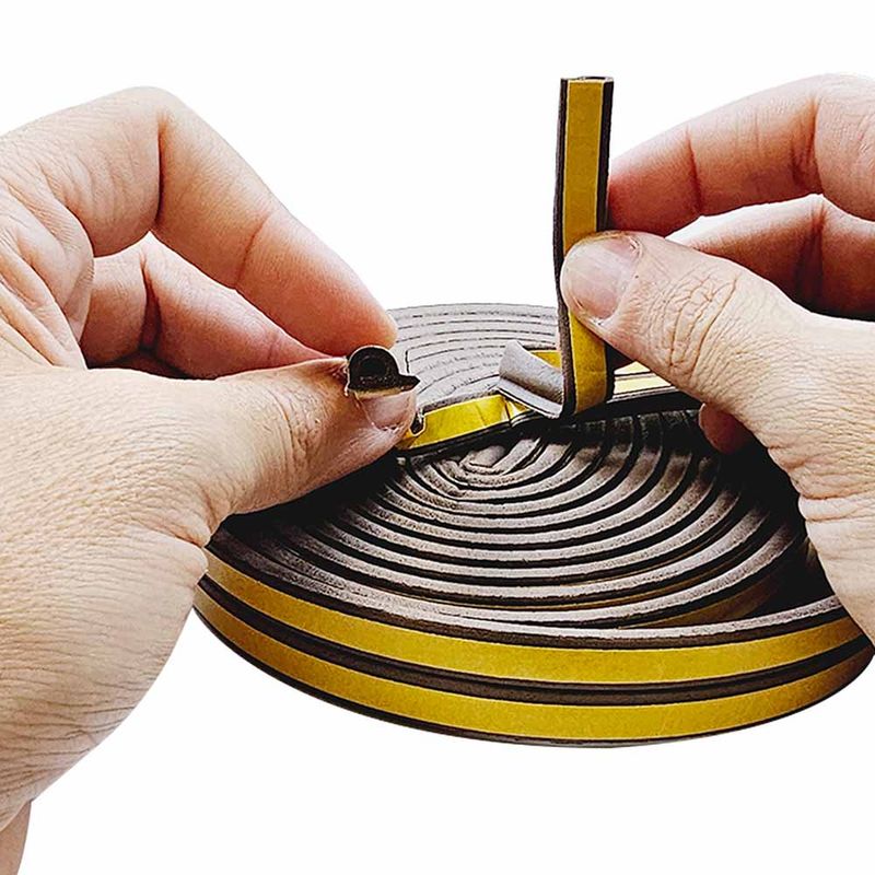 Veda Fresta Auto Adesivo Modelo "P" 2x3mm x 6m Marrom