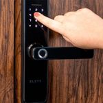 Fechadura Digital de Embutir com Biometria e Wifi DE4000B Preto