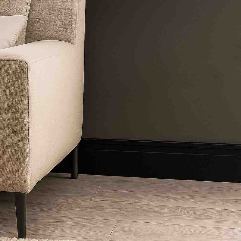 Rodapé Poliestireno Preto Frisado 15x1,5x240cm